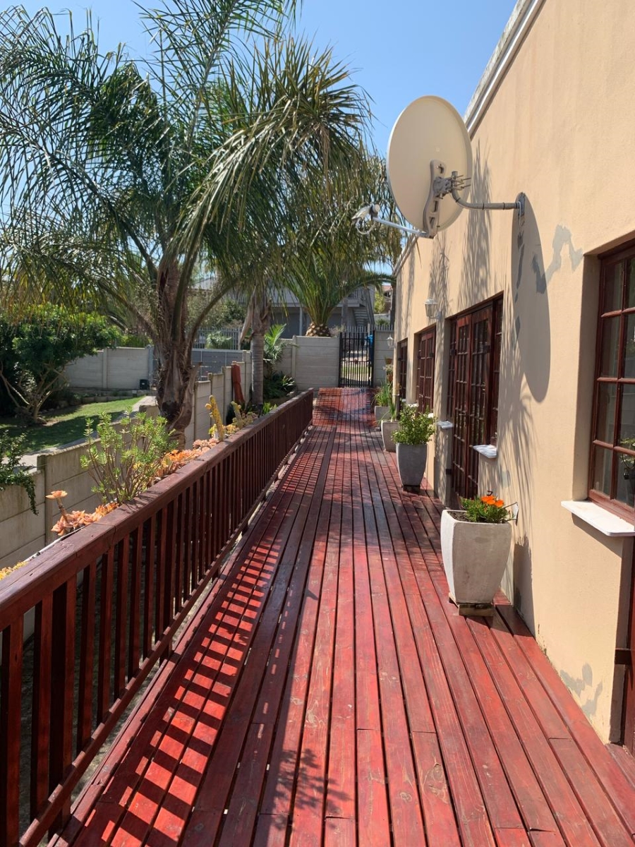 4 Bedroom Property for Sale in Fraaiuitsig Western Cape